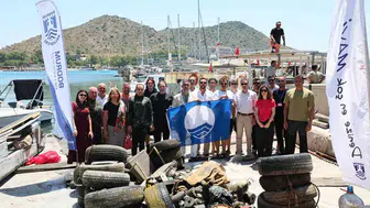 Bodrum Akyarlar kıyılarında bir tonluk çöp mesaisi