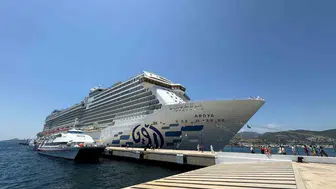 Dev cruise gemisi Aroya ilk seferinde Bodrum rıhtımına demirledi
