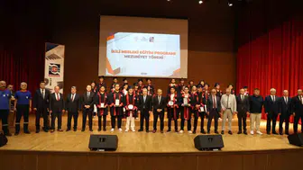 Karabük sanayisi genç yeteneklerini fabrikadan mezun etti