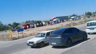Nevşehir yolunda iki araç çarpıştı 4 kişi hastanelik oldu