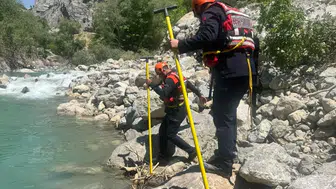 Ceyhan Nehri'nde kaybolan vatandaşı arama çalışmaları sürüyor