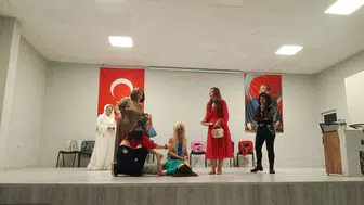 Kepsutlu kadınlar sahneye çıktı hayatları değiştirdi