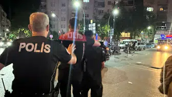 Manisa sokaklarında pala ve binin üzerinde uyuşturucu hapla yakalandı