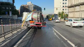Beyoğlu’nda sabah mesaisi kaza ile başladı
