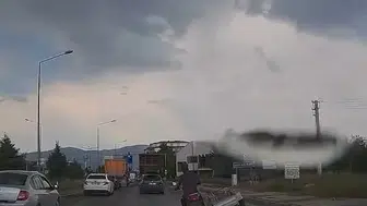 Elazığ trafiğinde akıl almaz motosiklet şovu
