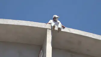Alanya'da tanıdık bir intihar girişimi trafiği kilitledi