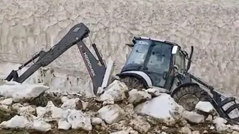 Esendere’de besicilerin yayla yolu kardan temizlendi