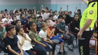 Bingöl polisi öğrencilere trafik bilincini aşılıyor