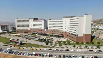 Elazığ’da küçük çocuğun yüksekten düşüşü mahalleyi yasa boğdu