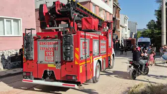 Eskişehir’de inşaat yangını mahalleliyi sokağa döktü