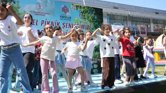 Vakıflardan öğrencilere asırlık gelenekle piknik buluşması