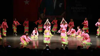 Aydınlı kursiyerler yıl sonu gösterilerinde sahne tozunu yuttu