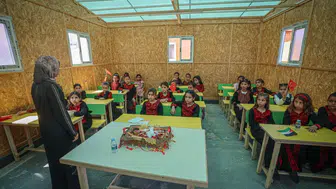 Gazze’de 864 öğrenci için yeni sahra okulu açıldı