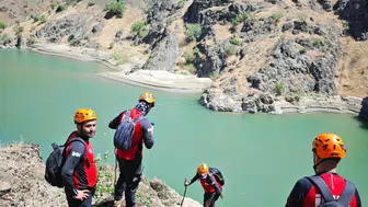 Bitlis'te serinlemek için girdikleri derede bir çocuk kayboldu