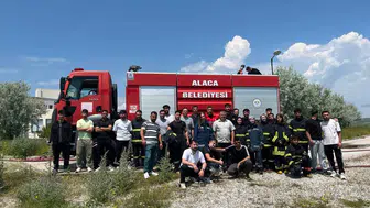 Alacalı itfaiyecilerden üniversiteli gençlere yangınla mücadele dersi
