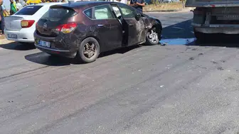 Bağlar'da kaza trafiği durdurdu