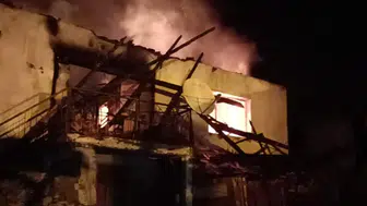Kütahya'da gece çıkan yangın bir aileyi evsiz bıraktı