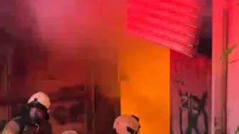 Ataşehir’de bir mobilya atölyesi alevlere teslim oldu