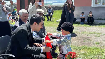 Karslı minikler yıl sonunu sahnede kutladı