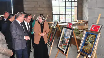 Karslı mahkumların el emeği göz nuru eserleri sergileniyor