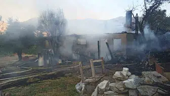 Denizli Çameli’de bir ev yangında küle döndü