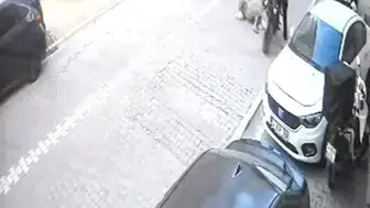 Esenyurt’ta motosiklet kazası yoldan geçen kadını hastanelik etti