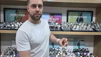 Düğün hazırlığı yapan çiftler saatçilerin yüzünü güldürdü