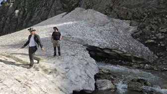 Bitlis dağlarında eriyen karlar Van Gölü’ne hayat taşıyor