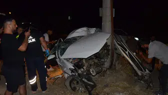 Serik’te direğe çarpan otomobilin sürücüsü hayatını kaybetti
