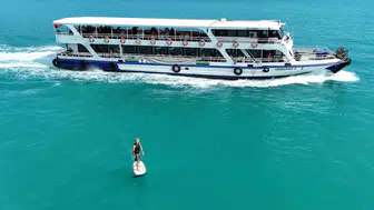 İstanbul Boğazı’nda elektrikli sörf keyfi