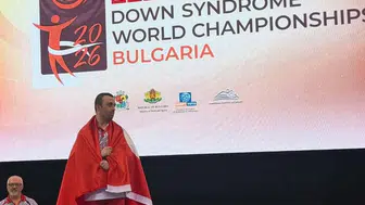 Milli sporcu Alper Öztürk dünyayı zirveden izliyor