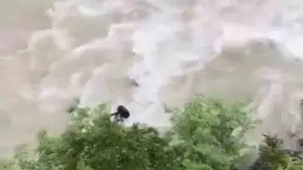 Artvin’de Çoruh Nehri’ne uçan otomobildeki baba ve oğlu aranıyor