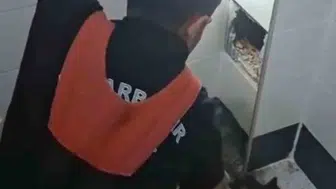 Diyarbakır'da duvarı delen ekipler kediyi kurtardı