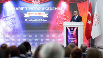 Öğretmenler tiyatro sahnesine adım attı