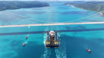 Dev vinç gemisi Saipem 7000 İstanbul Boğazı’nı kapattı