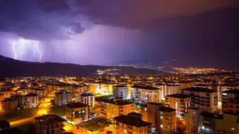 Karabük semaları gece yarısı ışık gösterisine sahne oldu