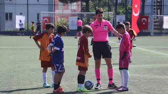 Denizli'nin minik kramponları kupayı kaldırdı