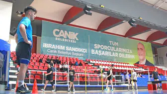 Canik Belediyesi sınavlara hazırlanan gençler için kapılarını açtı