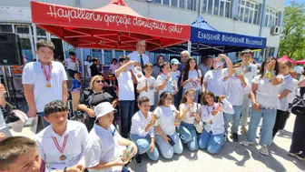 Eskişehir’deki okuldan 4 engelli vatandaşa tekerlekli sandalye desteği