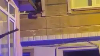 Fatih’te dehşet anları Oğlunu para için annesini rehin aldı