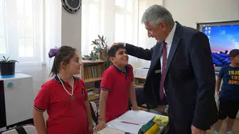 Kahta Belediye Başkanı özel eğitim öğrencilerini ziyaret etti