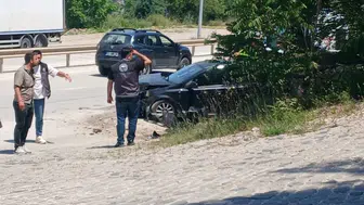 Bilecik yolunda otomobil kontrolden çıktı 2 yaralı