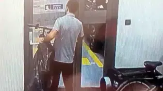 Arnavutköy’de çaldığı bisikleti pişman olup karakola geri getirdi