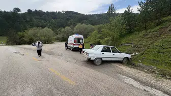 Tosya yolunda direksiyon hakimiyeti kayboldu 2 yaralı