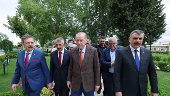 Erdoğan Edirne'de Selimiye Camii'nin restorasyonunu tamamlayıp ibadete açtı