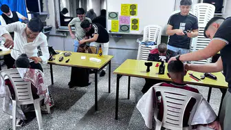 Adıyamanlı öğrenciler köy okulundaki çocukların saçlarını kesti