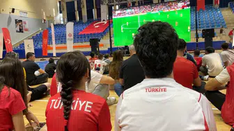 Aydınlılar milli maç için dev ekranda buluştu