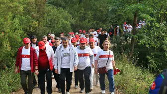 Bakan Tekin Sakarya’da öğretmenlerle doğa yürüyüşü yaptı