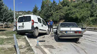 Burdur Manastır Kavşağı'nda trafik kazası 5 kişi yaralandı