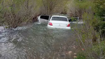 Sivas İmranlı’da dere yatağına uçan otomobildeki 3 kişi yaralandı